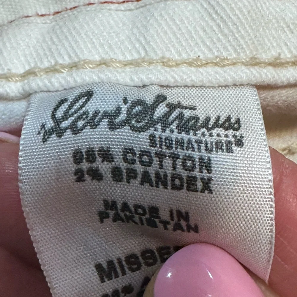 Levi’s‎ women’s Denium shorts white stretch sz 12